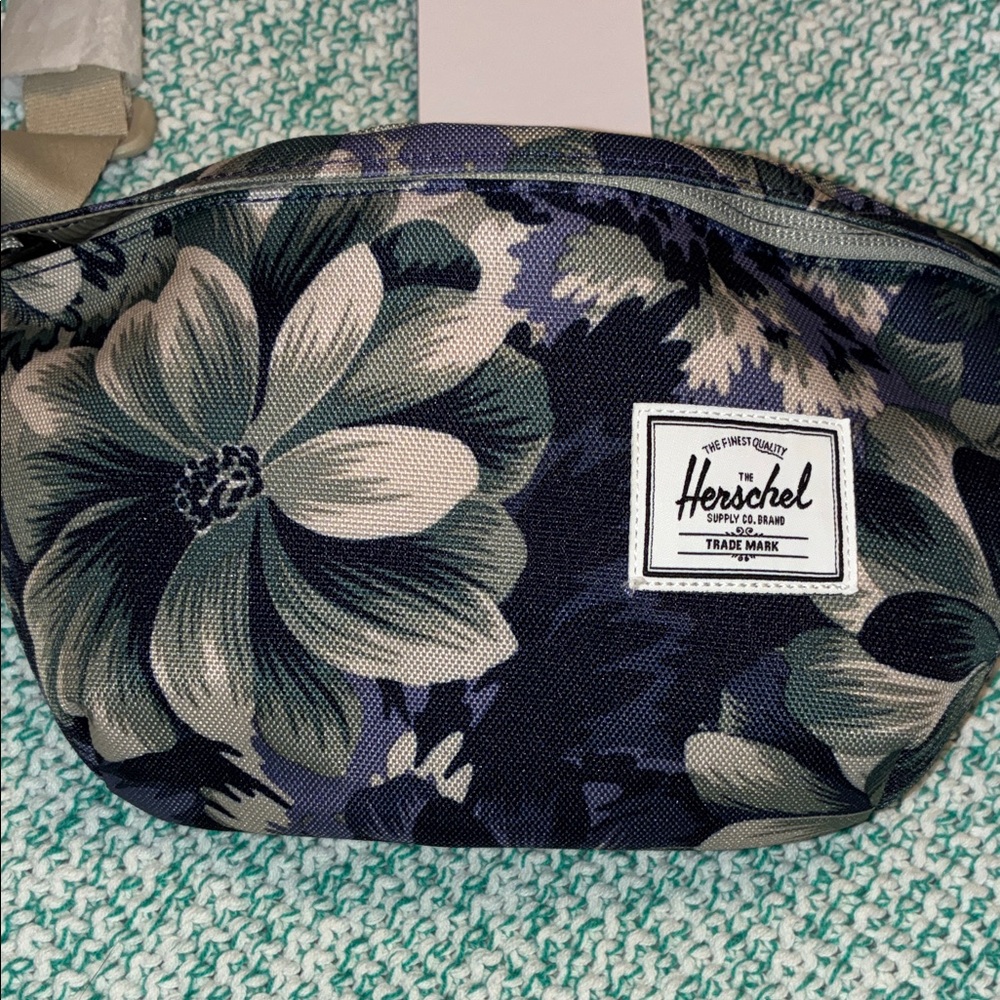 NWT Herschel Supply Classic Hip Pack Floral - Picture 4 of 10